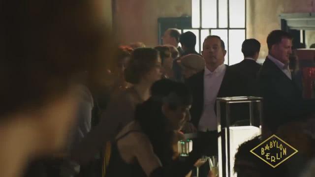 Zu Asche Zu Staub - Psycho Nikoros Official Babylon Berlin OST