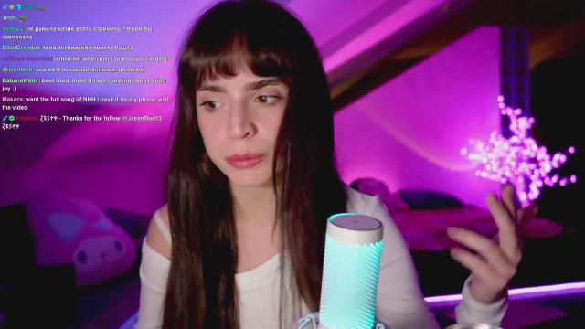 Nelli does a German freestyle where she disses all her Jewish opps