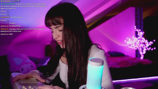 Nelli does the most melodic cover of YE - HH