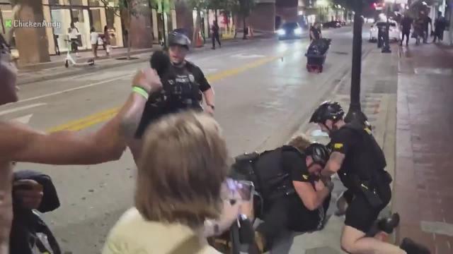 Chicken Andy captures fights and arrests on stream  🍿