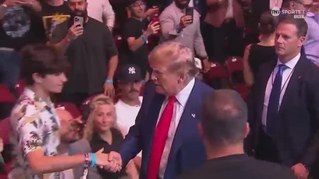  Donald Trump receives thunderous applause at UFC 302 🇺🇸 