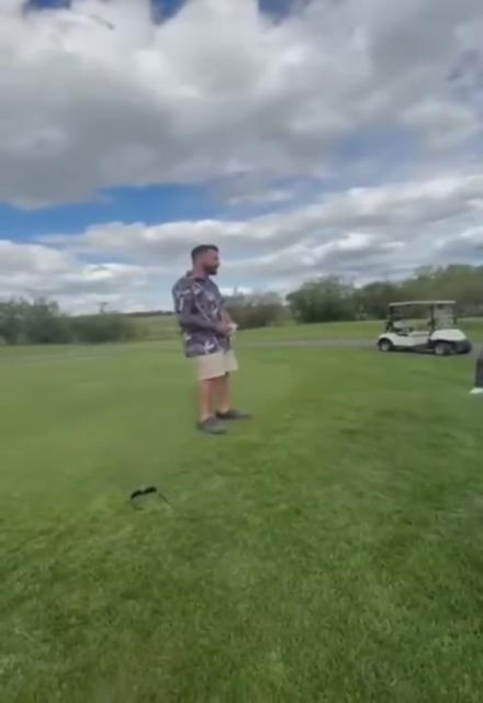 Golf Fight - Dude got his ass handed to him...