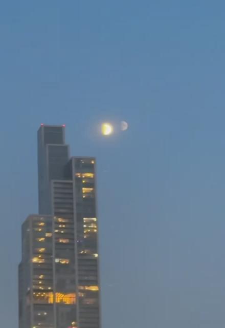 Chicago residents started reporting that they saw two moons in the sky, residents claim the second moon was flickering like a light but many viewers believe this is simply an optical illusion.