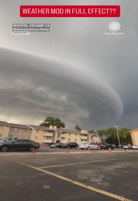 Meanwhile over Wichita, Kansas   People literally have no idea as to the sheer extent the Weather is being fucked with.