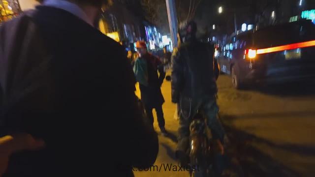 scrubs gets slapped by a punk for his MAGA hat @ScrubsNYC  @WaxiestIRL