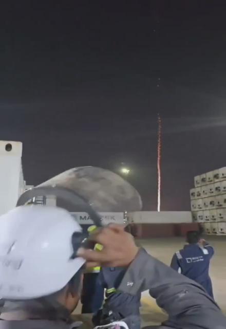 A mysterious object crashed in the Jabun region over Indonesia. If it were clearly a missile, a meteorite, or space debris, it would have fallen at an angle. The mysterious object fell vertically. This appears to be a UFO crash.
