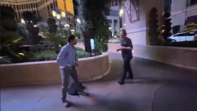 Kick Streamer HowToFindHappiness (AnonTheGod) pulls up to fight HARMONEYESS