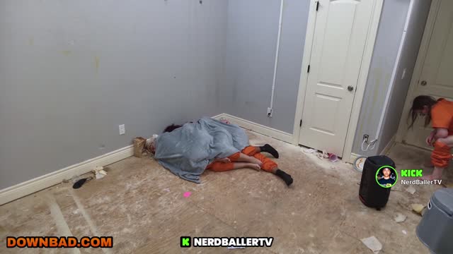 Kick Streamer MinetteLive pees on NerdBallerTV's floor during his prison stream