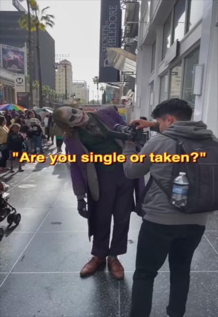 Street Performer Beats every Joker impersonator!